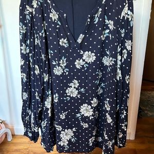Blue floral blouse size 22